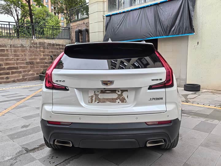 Фото 9 - Cadillac XT4