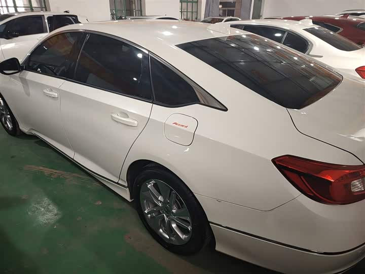 Фото 10 - Honda Accord