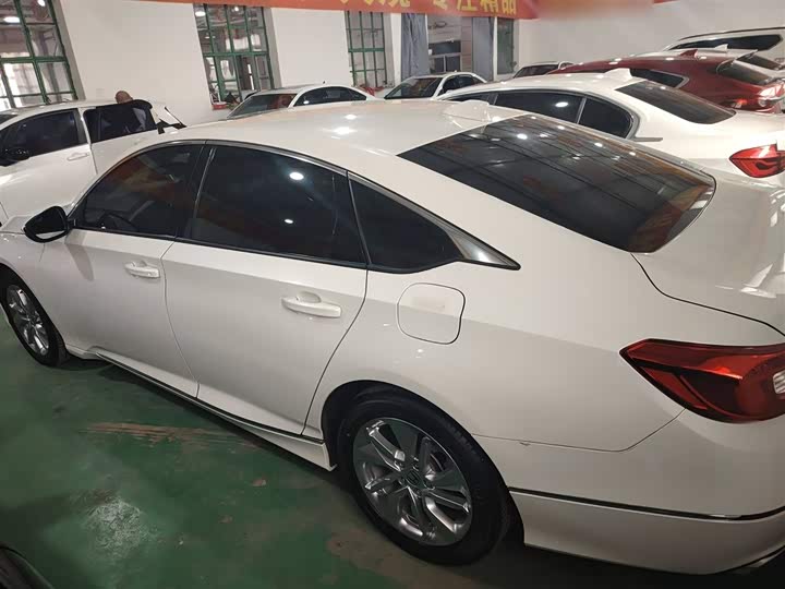 Фото 11 - Honda Accord