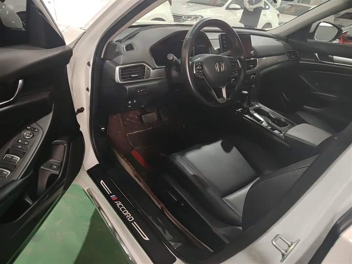 Фото 13 - Honda Accord