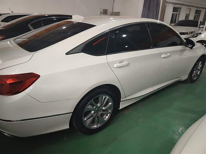 Фото 9 - Honda Accord