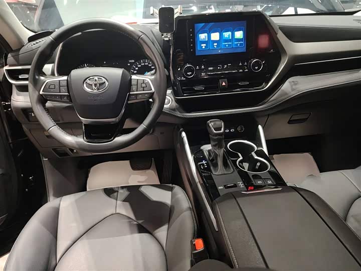 Фото 10 - Toyota Highlander