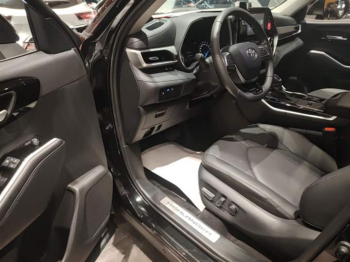 Фото 16 - Toyota Highlander