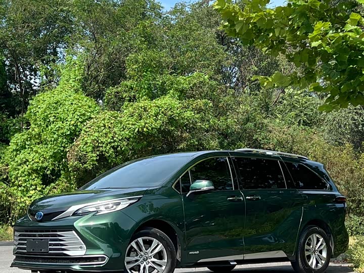 Фото 1 - Toyota Sienna