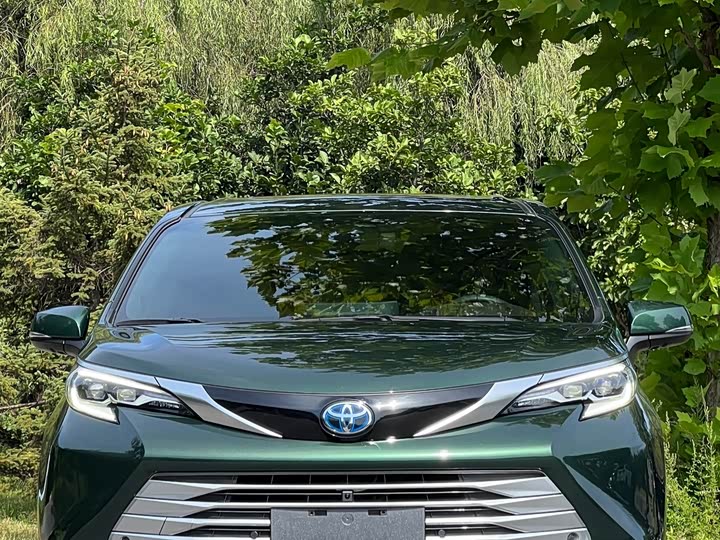 Фото 2 - Toyota Sienna