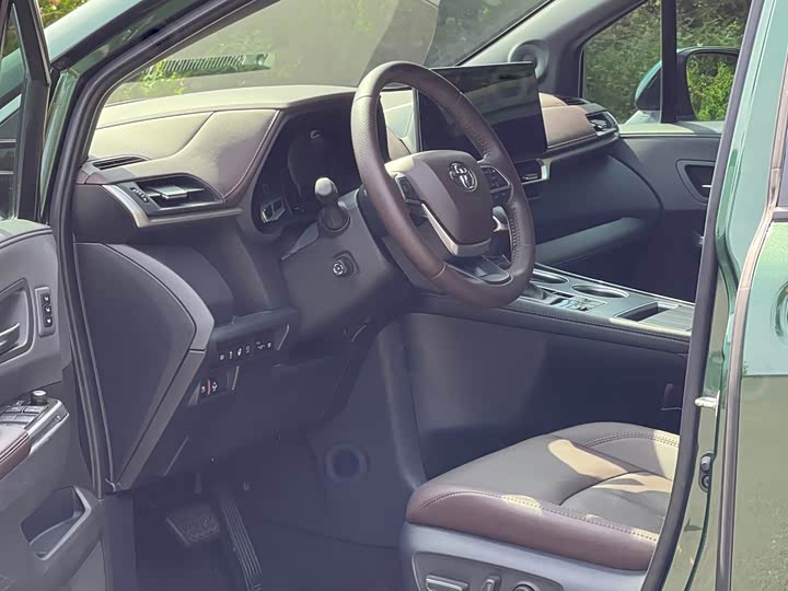 Фото 7 - Toyota Sienna