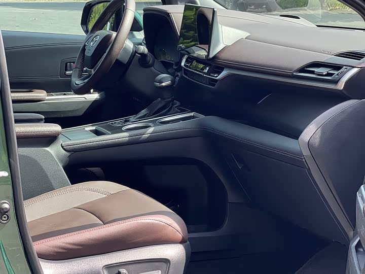 Фото 8 - Toyota Sienna