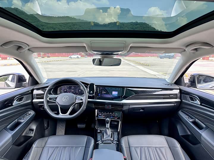 Фото 11 - Volkswagen Passat Hybrid