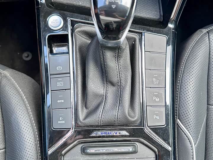 Фото 14 - Volkswagen Passat Hybrid