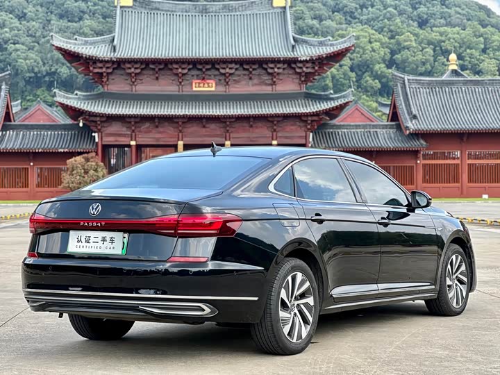 Фото 4 - Volkswagen Passat Hybrid