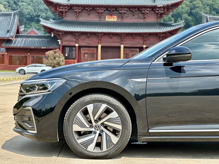 Фото 6 - Volkswagen Passat Hybrid