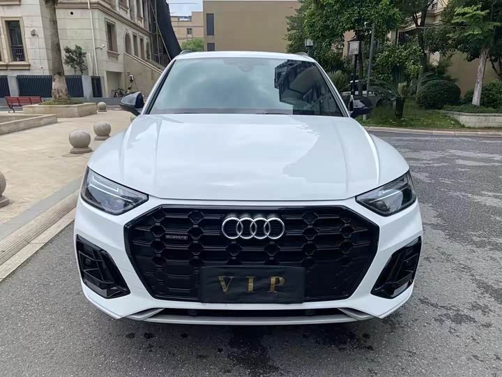 Фото 2 - Audi Q5L