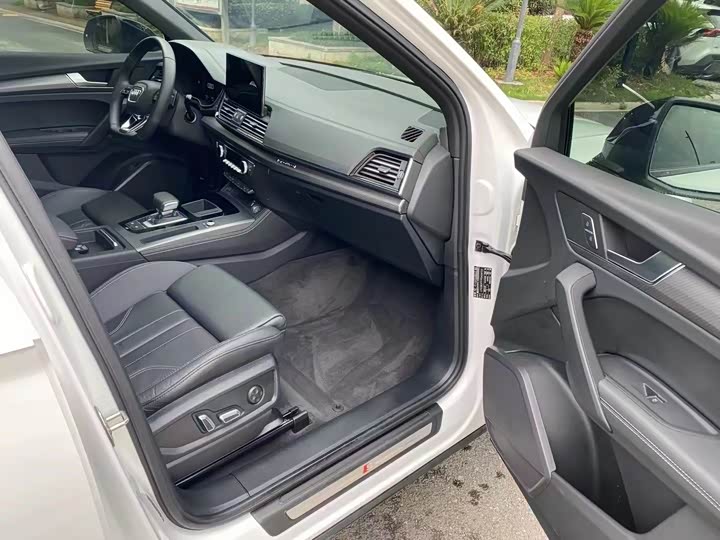 Фото 4 - Audi Q5L