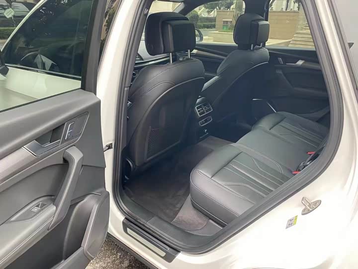 Фото 6 - Audi Q5L