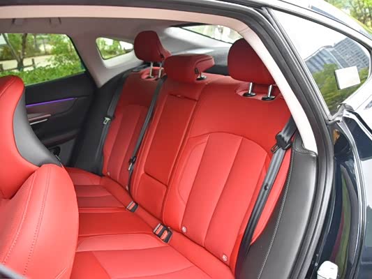 Фото 10 - XPeng P7