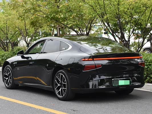 Фото 2 - XPeng P7