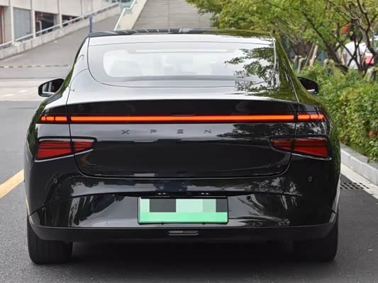 Фото 3 - XPeng P7