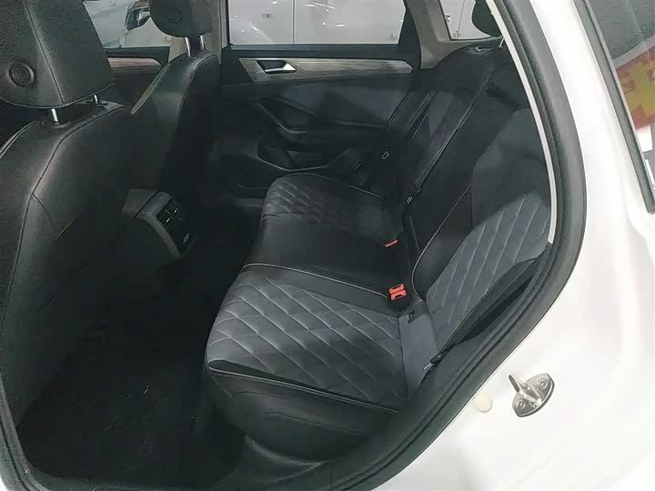 Фото 11 - Volkswagen Sagitar L