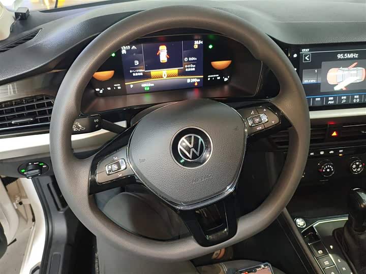 Фото 11 - Volkswagen Lavida