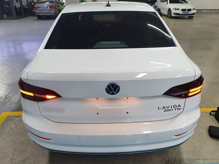 Фото 6 - Volkswagen Lavida