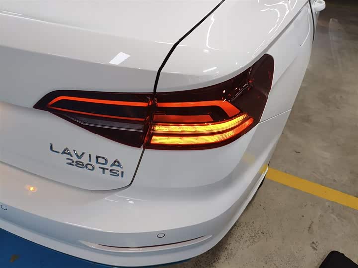 Фото 8 - Volkswagen Lavida