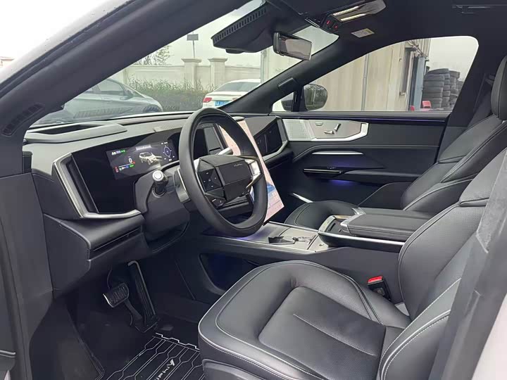 Фото 6 - HiPhi Y