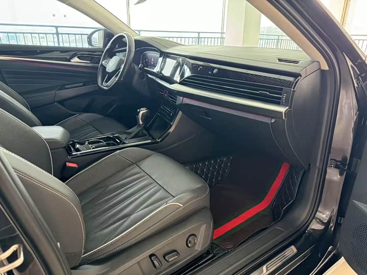 Фото 11 - Volkswagen Passat