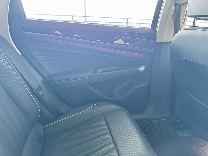 Фото 12 - Volkswagen Passat