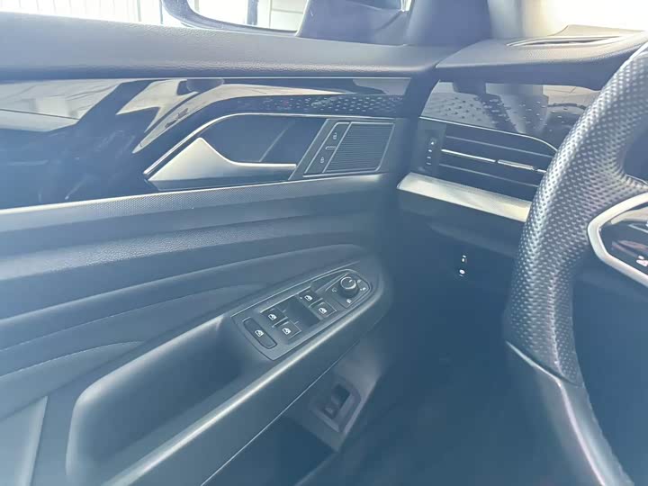 Фото 15 - Volkswagen Passat