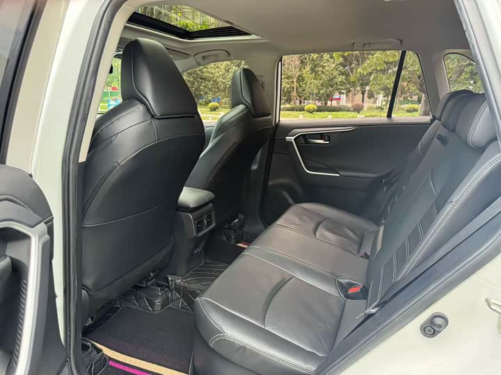 Фото 6 - Toyota Wildlander