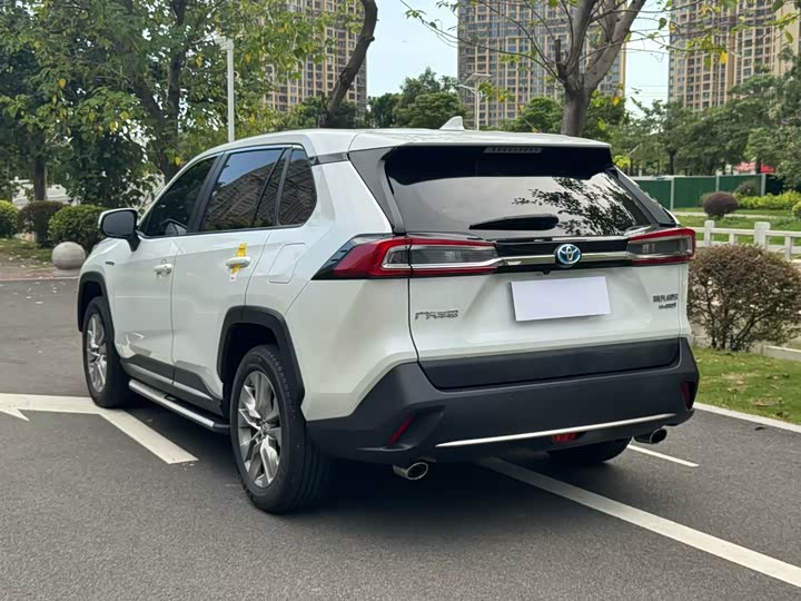 Фото 9 - Toyota Wildlander