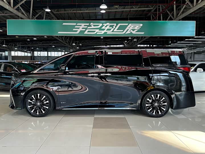 Фото 3 - Toyota Alphard