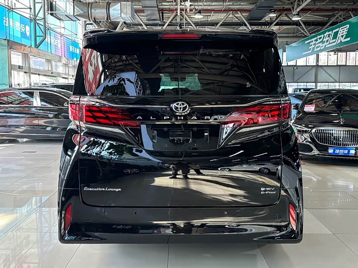 Фото 5 - Toyota Alphard
