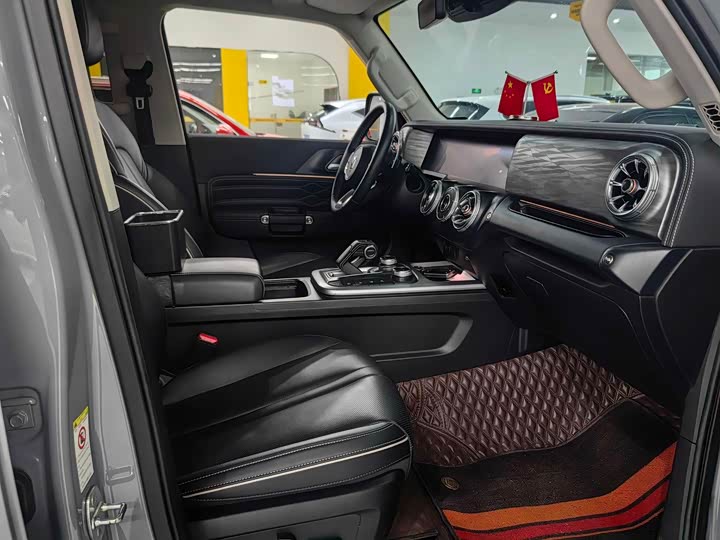 Фото 4 - Tank 300