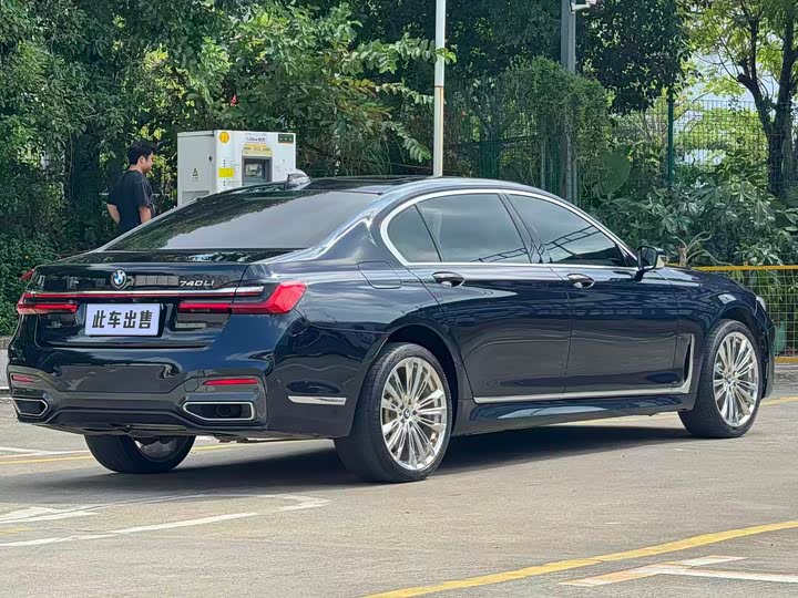 Фото 15 - BMW 7 Series