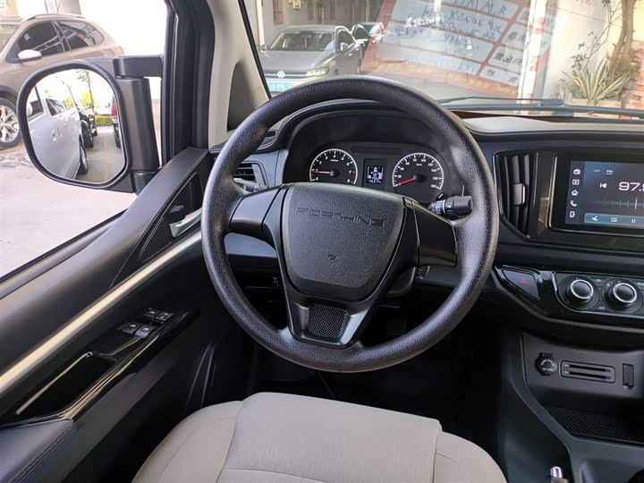 Фото 11 - Dongfeng Forthing Lingzhi M5