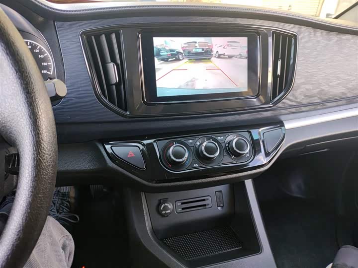 Фото 13 - Dongfeng Forthing Lingzhi M5