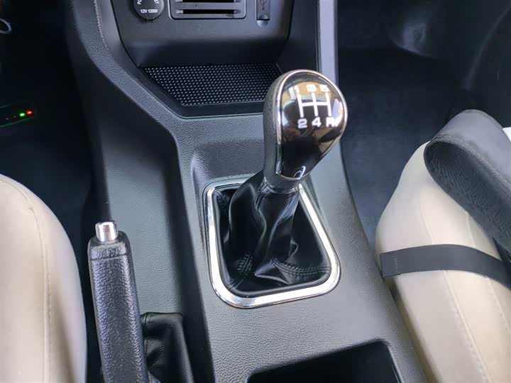 Фото 14 - Dongfeng Forthing Lingzhi M5