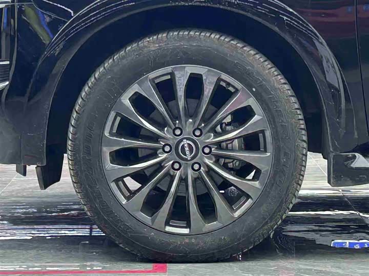 Фото 4 - Nissan Armada