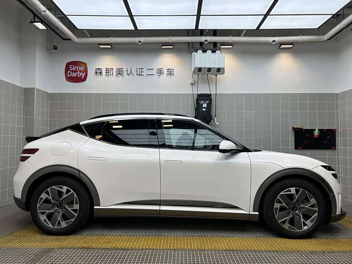 Фото 2 - Genesis GV60