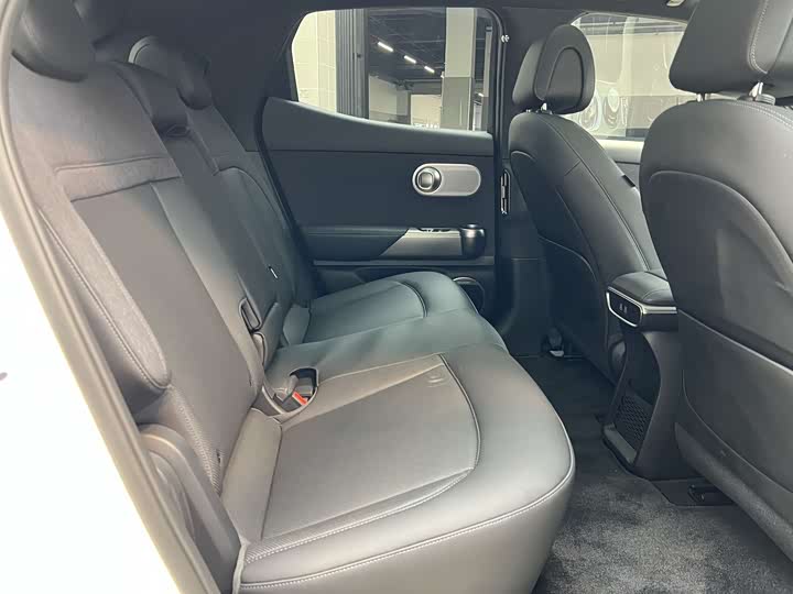 Фото 8 - Genesis GV60