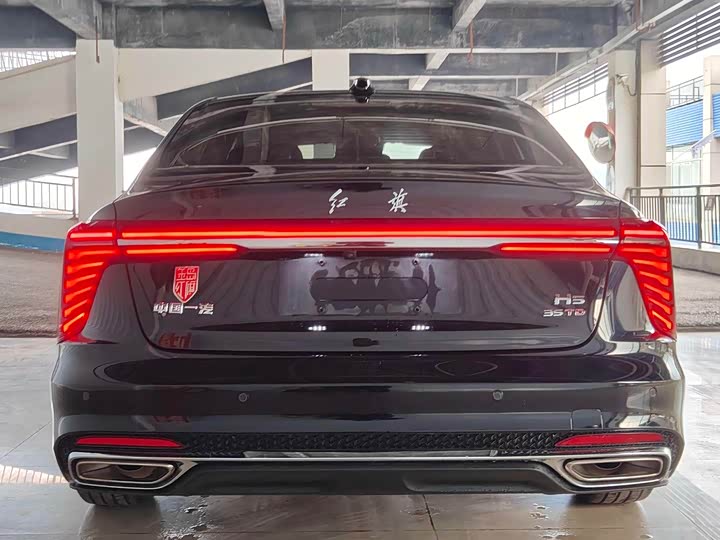 Фото 16 - Hongqi H5