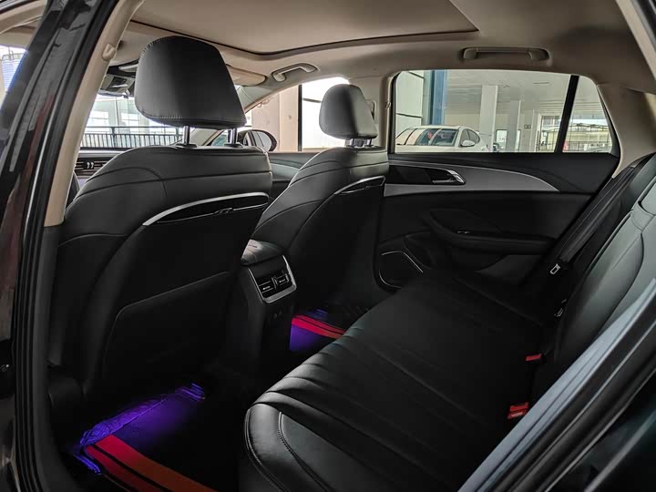 Фото 6 - Hongqi H5