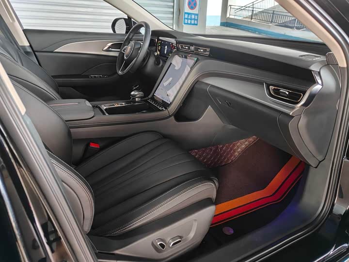 Фото 9 - Hongqi H5