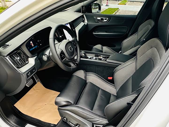 Фото 7 - Volvo XC60