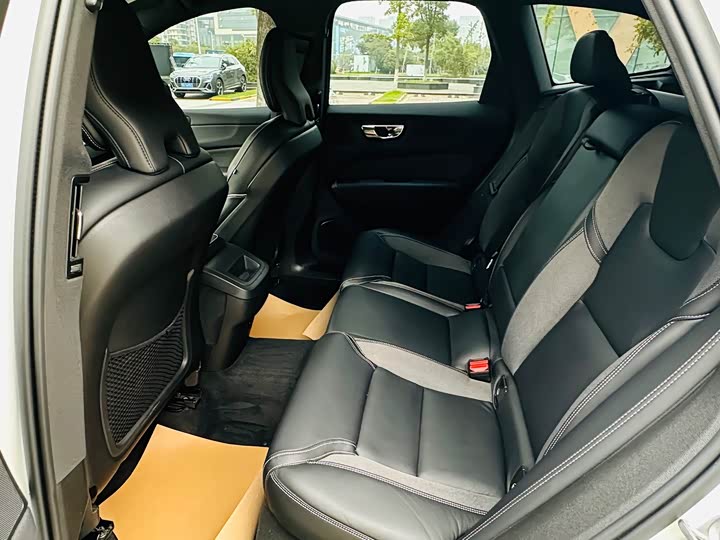 Фото 8 - Volvo XC60