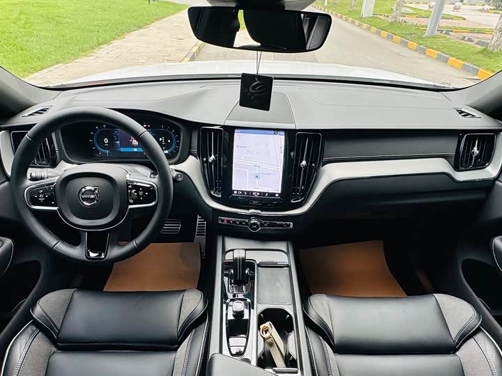 Фото 9 - Volvo XC60