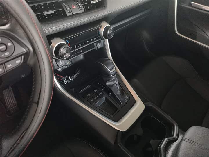 Фото 10 - Toyota Wildlander