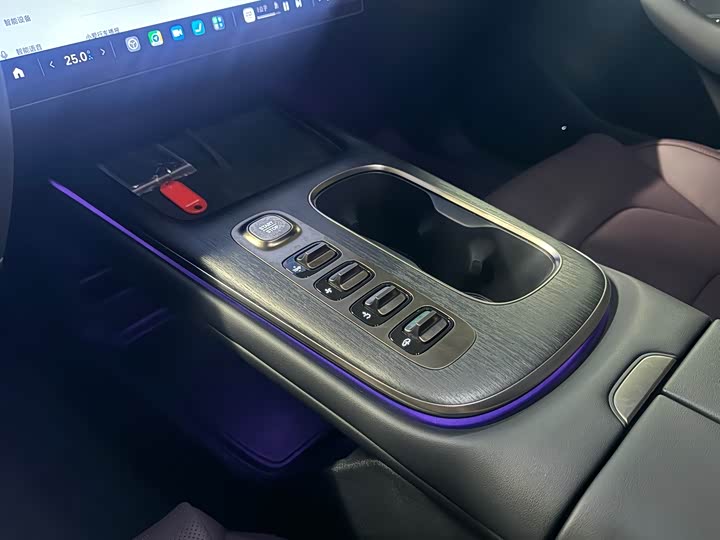 Фото 15 - Xiaomi SU7