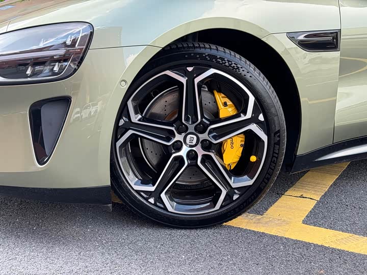 Фото 8 - Xiaomi SU7